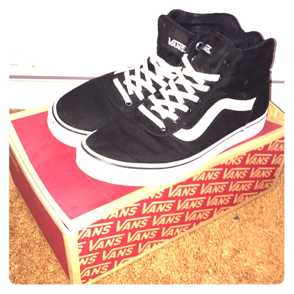 Vans black and white